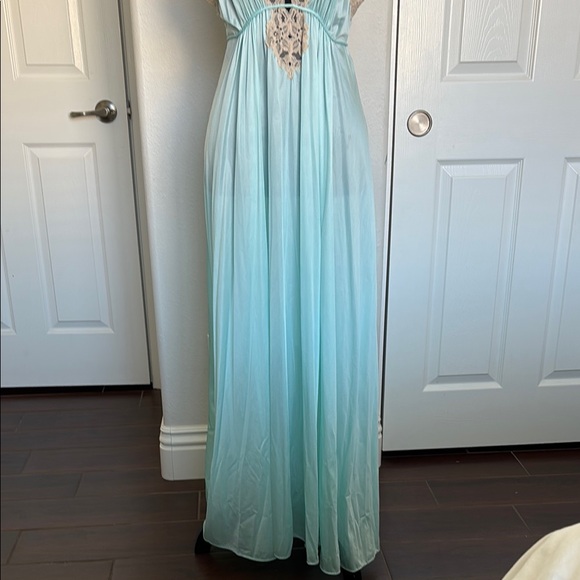 Elegant Lace Trim Vintage Nightgown - Light Blue - Picture 4 of 7